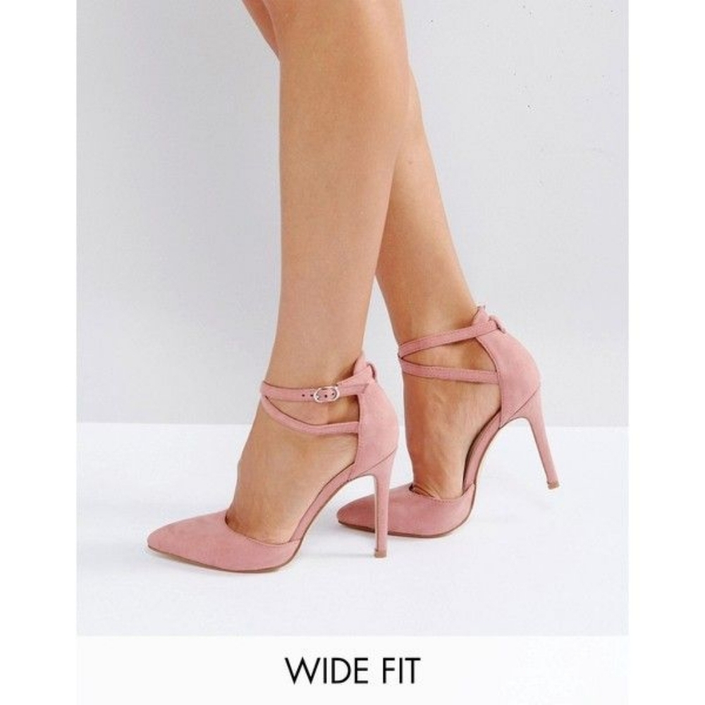 9 Wide Heels